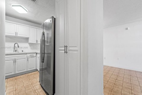 Townhouse in Miami, Florida 3 bedrooms, 105.63 sq.m. № 2040632 - photo 12