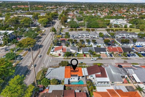 Townhouse in Miami, Florida 3 bedrooms, 105.63 sq.m. № 2040632 - photo 2