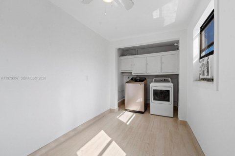 Townhouse in Miami, Florida 3 bedrooms, 105.63 sq.m. № 2040632 - photo 24