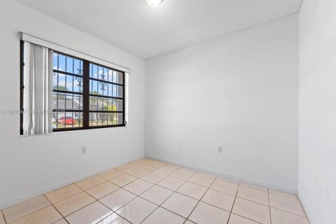 Townhouse in Miami, Florida 3 bedrooms, 105.63 sq.m. № 2040632 - photo 22
