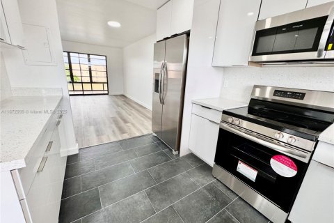 Купить кондоминиум в Санрайз, Флорида 1 комната, 73.67м2, № 1397732 - фото 28