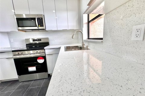 Купить кондоминиум в Санрайз, Флорида 1 комната, 73.67м2, № 1397732 - фото 30