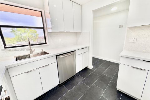 Купить кондоминиум в Санрайз, Флорида 1 комната, 73.67м2, № 1397732 - фото 5
