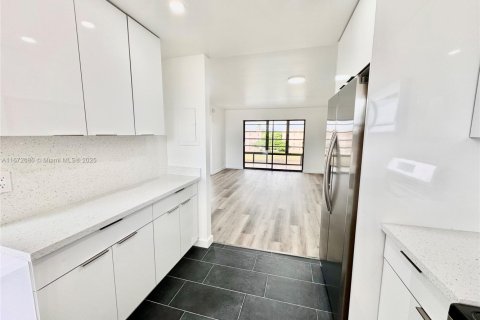 Купить кондоминиум в Санрайз, Флорида 1 комната, 73.67м2, № 1397732 - фото 3