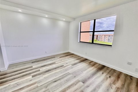 Купить кондоминиум в Санрайз, Флорида 1 комната, 73.67м2, № 1397732 - фото 27