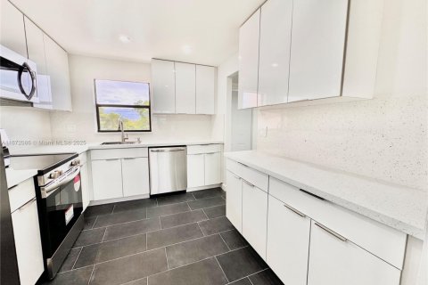 Купить кондоминиум в Санрайз, Флорида 1 комната, 73.67м2, № 1397732 - фото 23