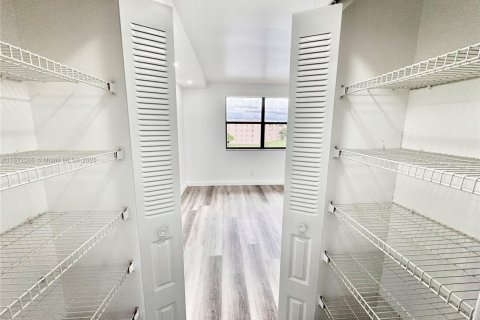 Купить кондоминиум в Санрайз, Флорида 1 комната, 73.67м2, № 1397732 - фото 14
