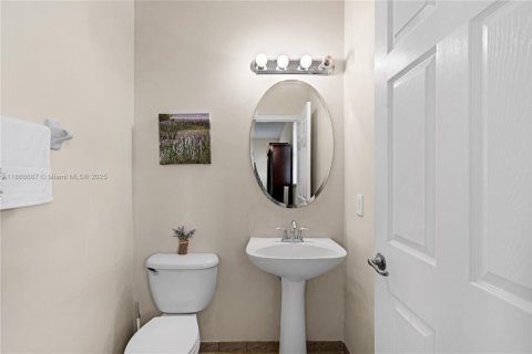 House in Homestead, Florida 4 bedrooms, 224.82 sq.m. № 2012902 - photo 22