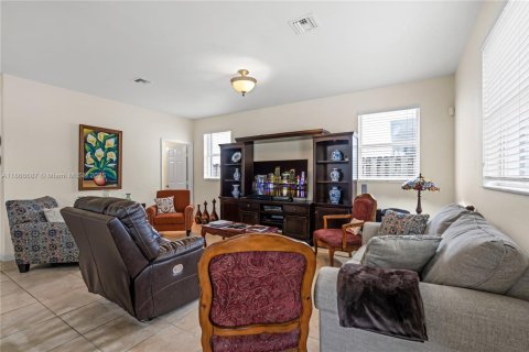 House in Homestead, Florida 4 bedrooms, 224.82 sq.m. № 2012902 - photo 17