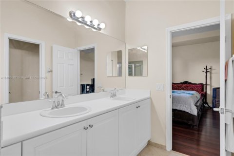 House in Homestead, Florida 4 bedrooms, 224.82 sq.m. № 2012902 - photo 29