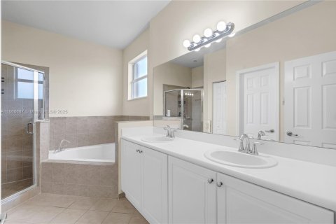 House in Homestead, Florida 4 bedrooms, 224.82 sq.m. № 2012902 - photo 26