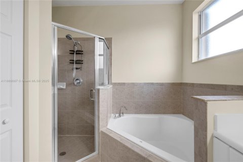 House in Homestead, Florida 4 bedrooms, 224.82 sq.m. № 2012902 - photo 27