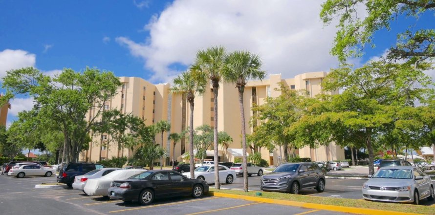 Condo in Lauderhill, Florida, 2 bedrooms  № 1116904