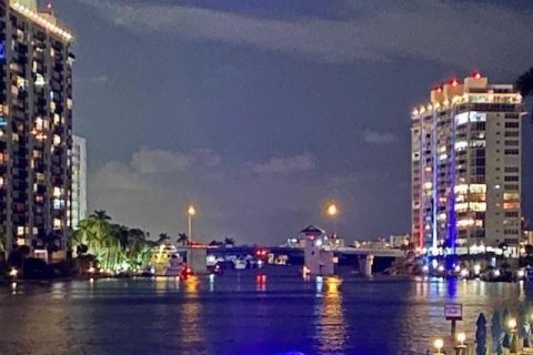 Apartamento en alquiler en Fort Lauderdale, Florida, 2 dormitorios, 106.84 m2 № 1172496 - foto 1