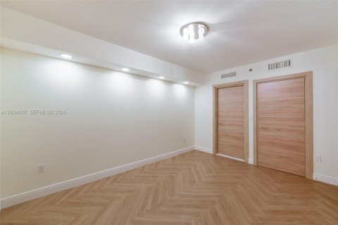 Copropriété à louer à Hallandale Beach, Floride: 3 chambres, 171.03 m2 № 2385203 - photo 16