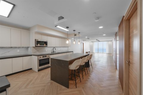 Copropriété à louer à Hallandale Beach, Floride: 3 chambres, 171.03 m2 № 2385203 - photo 4
