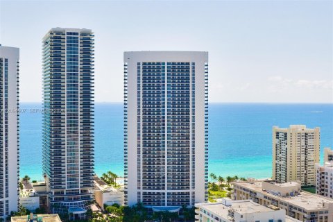 Condo à Hallandale Beach, Floride, 3 chambres  № 2385203