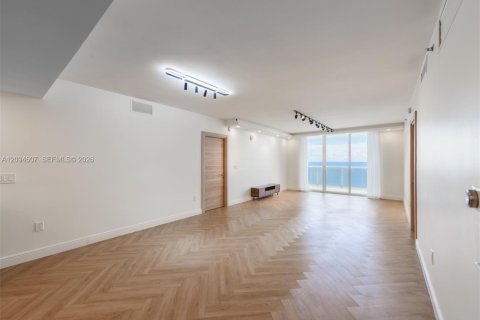 Copropriété à louer à Hallandale Beach, Floride: 3 chambres, 171.03 m2 № 2385203 - photo 11