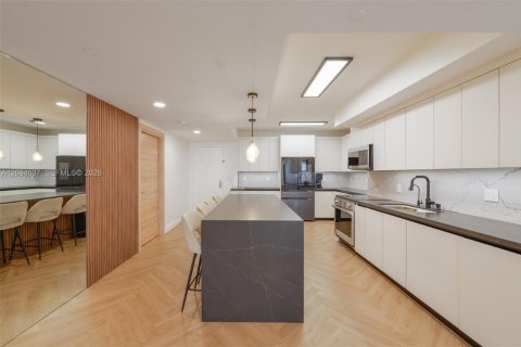 Copropriété à louer à Hallandale Beach, Floride: 3 chambres, 171.03 m2 № 2385203 - photo 7