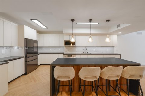 Copropriété à louer à Hallandale Beach, Floride: 3 chambres, 171.03 m2 № 2385203 - photo 12