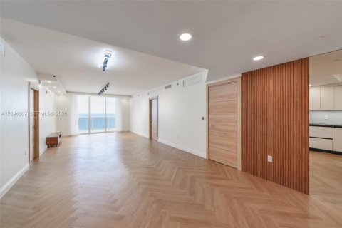 Copropriété à louer à Hallandale Beach, Floride: 3 chambres, 171.03 m2 № 2385203 - photo 21