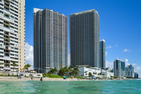 Copropriété à louer à Hallandale Beach, Floride: 3 chambres, 171.03 m2 № 2385203 - photo 3