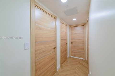 Copropriété à louer à Hallandale Beach, Floride: 3 chambres, 171.03 m2 № 2385203 - photo 26