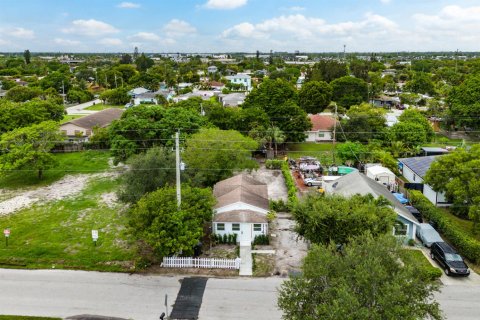 Villa ou maison à vendre à Delray Beach, Floride: 2 chambres, 69.49 m2 № 2250337 - photo 28