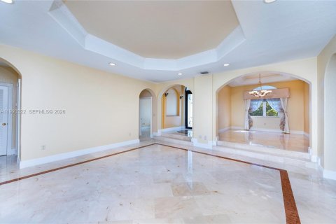 Купить виллу или дом в Майами-Спрингс, Флорида 5 спален, 283.44м2, № 2252040 - фото 23