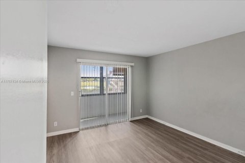 Condominio en venta en Pembroke Pines, Florida, 2 dormitorios, 86.68 m2 № 1704171 - foto 17