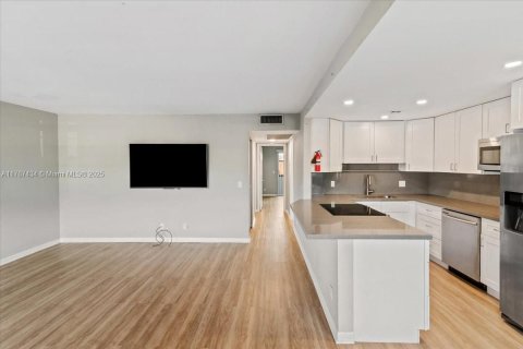 Condominio en venta en Pembroke Pines, Florida, 2 dormitorios, 86.68 m2 № 1704171 - foto 4