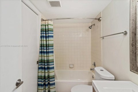 Condominio en venta en Pembroke Pines, Florida, 2 dormitorios, 86.68 m2 № 1704171 - foto 16