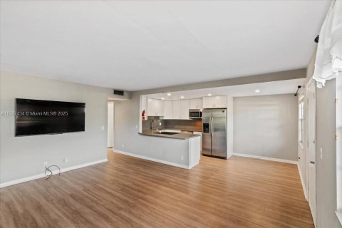 Condominio en venta en Pembroke Pines, Florida, 2 dormitorios, 86.68 m2 № 1704171 - foto 5