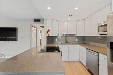 Condominio en venta en Pembroke Pines, Florida, 2 dormitorios, 86.68 m2 № 1704171 - foto 9