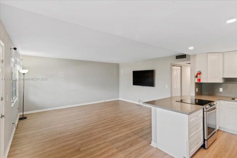 Condominio en venta en Pembroke Pines, Florida, 2 dormitorios, 86.68 m2 № 1704171 - foto 8