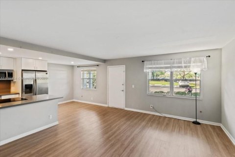 Condominio en venta en Pembroke Pines, Florida, 2 dormitorios, 86.68 m2 № 1704171 - foto 7