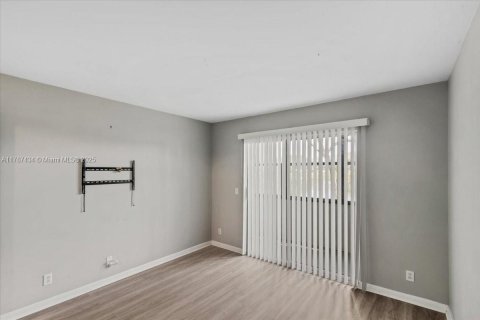 Condominio en venta en Pembroke Pines, Florida, 2 dormitorios, 86.68 m2 № 1704171 - foto 18
