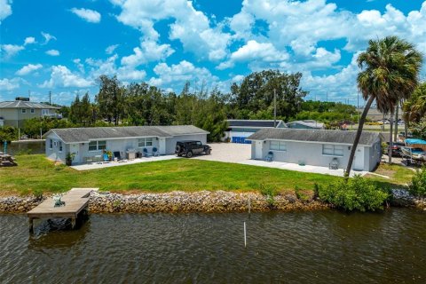 Commercial property in Tampa, Florida 198.44 sq.m. № 1723757 - photo 1