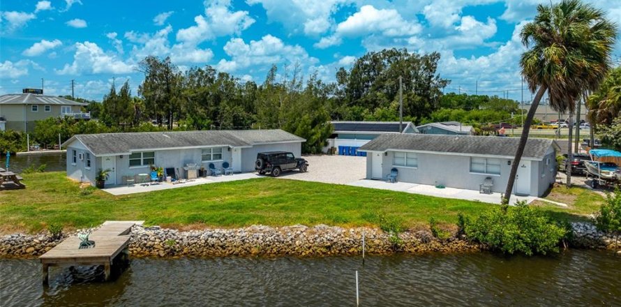 Commercial property in Tampa, Florida 198.44 sq.m. № 1723757