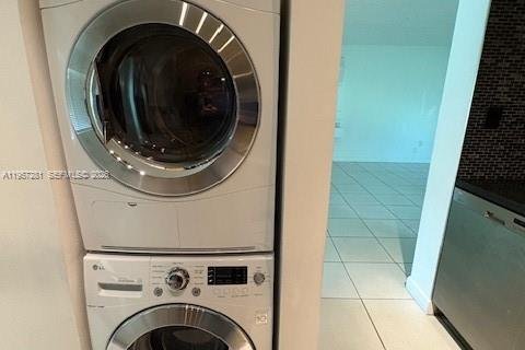 Apartamento en alquiler en Miami, Florida, 2 dormitorios, 97.08 m2 № 2018024 - foto 15