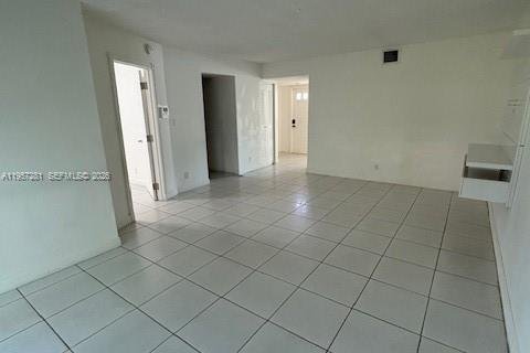 Apartamento en alquiler en Miami, Florida, 2 dormitorios, 97.08 m2 № 2018024 - foto 9