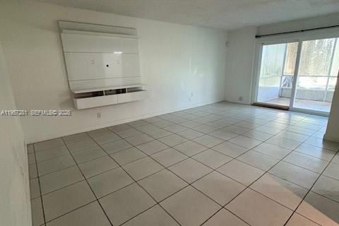 Apartamento en alquiler en Miami, Florida, 2 dormitorios, 97.08 m2 № 2018024 - foto 8