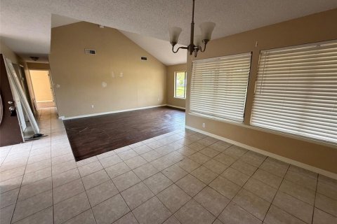 Casa en venta en Weeki Wachee, Florida, 4 dormitorios, 165.37 m2 № 2102226 - foto 4