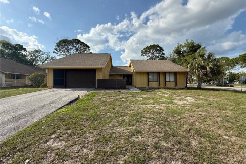 Casa en Weeki Wachee, Florida 4 dormitorios, 165.37 m2 № 2102226