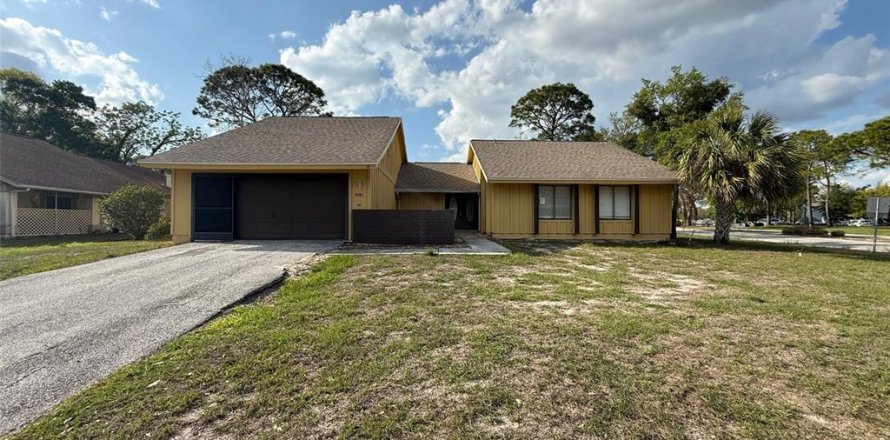 Casa en Weeki Wachee, Florida 4 dormitorios, 165.37 m2 № 2102226
