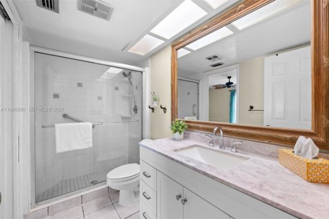 House in Cape Coral, Florida 3 bedrooms, 177.26 sq.m. № 2067322 - photo 27