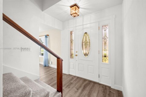 House in Cape Coral, Florida 3 bedrooms, 177.26 sq.m. № 2067322 - photo 28