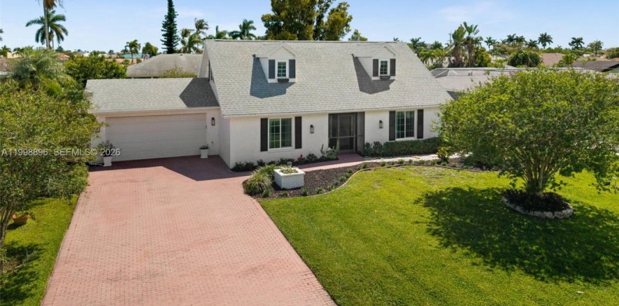 House in Cape Coral, Florida 3 bedrooms, 177.26 sq.m. № 2067322