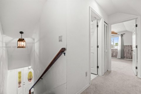 House in Cape Coral, Florida 3 bedrooms, 177.26 sq.m. № 2067322 - photo 30