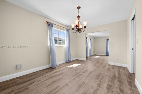 House in Cape Coral, Florida 3 bedrooms, 177.26 sq.m. № 2067322 - photo 19